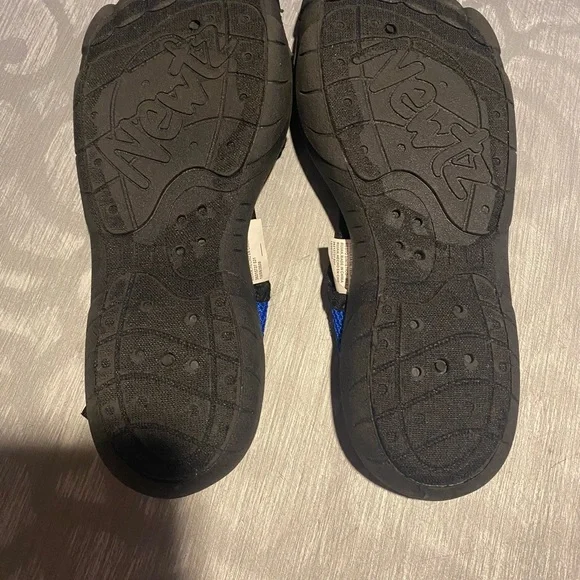 Newts blue green sharks boys, water shoes, size 2/3 adjustable strap - Picture 4 of 6